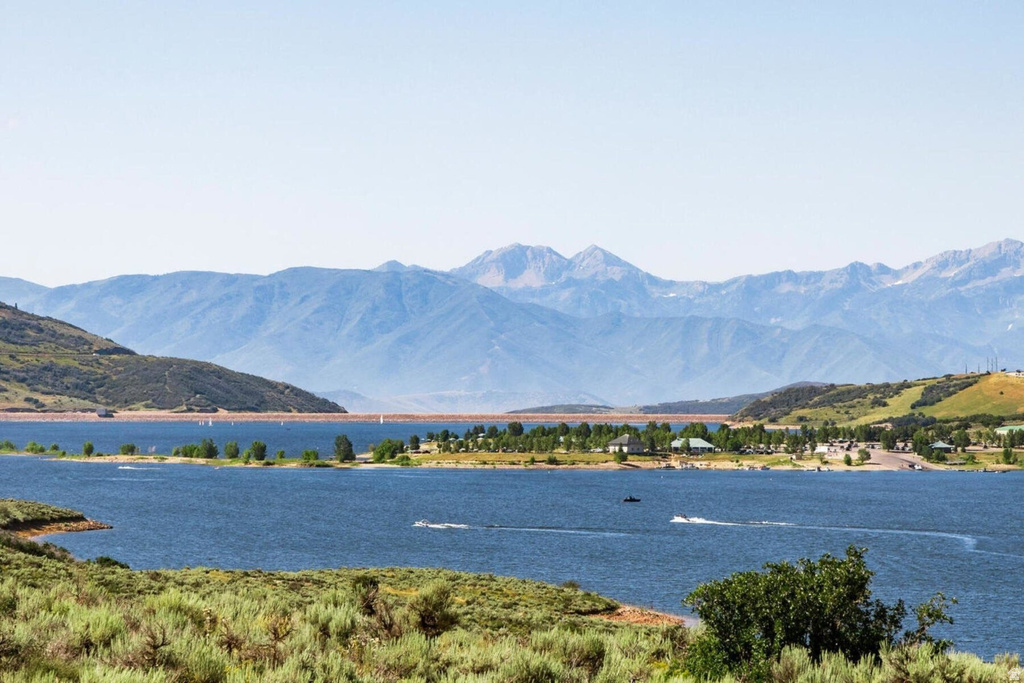 488 E KAYAK DR #204 Hideout, UT 84036