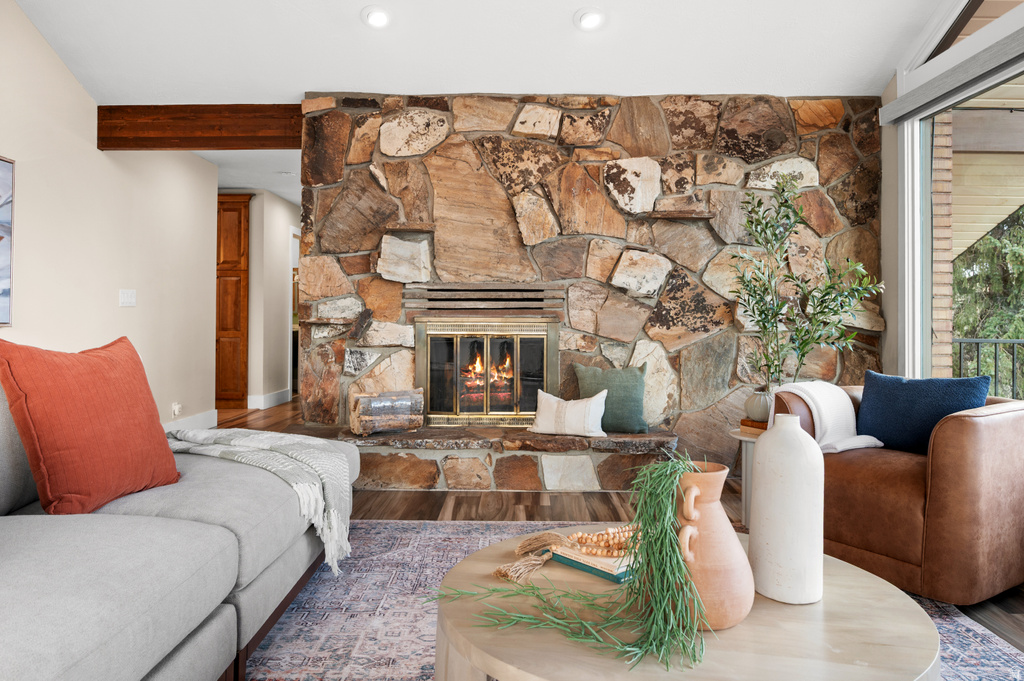 1835 E DIMPLE DELL RD Sandy, UT 84092