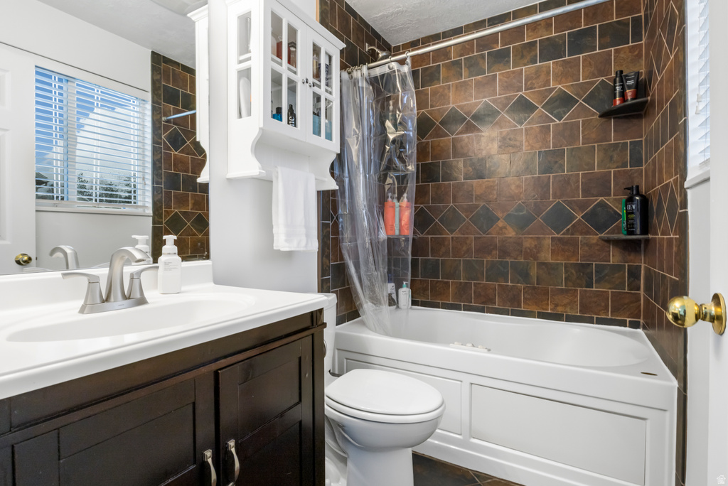 558 EASTPOINTE CIR North Salt Lake, UT 84054