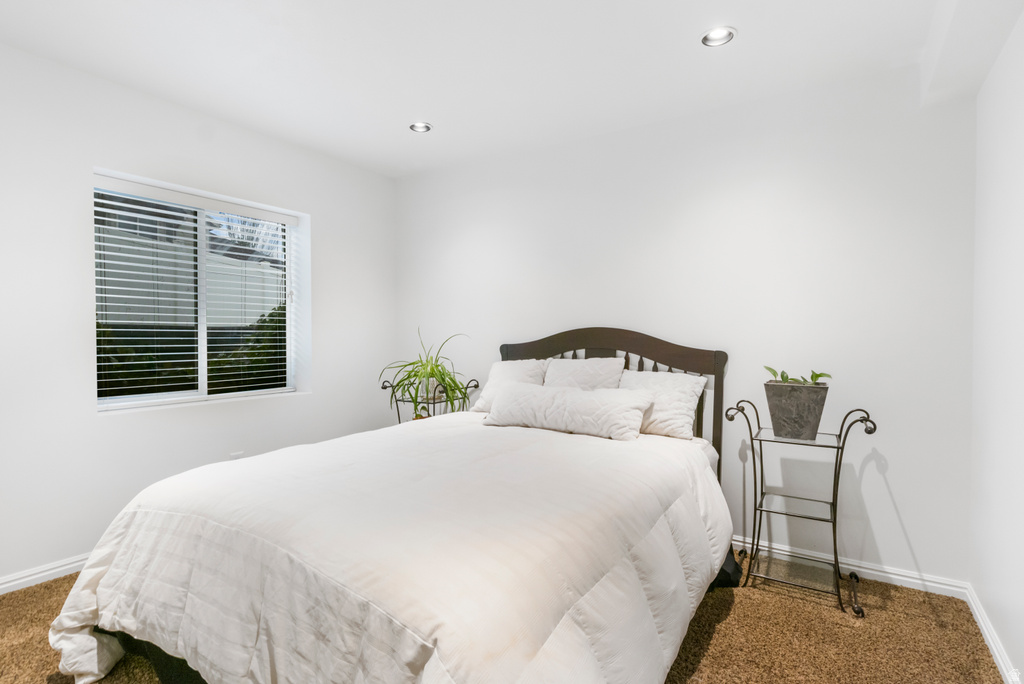 558 EASTPOINTE CIR North Salt Lake, UT 84054