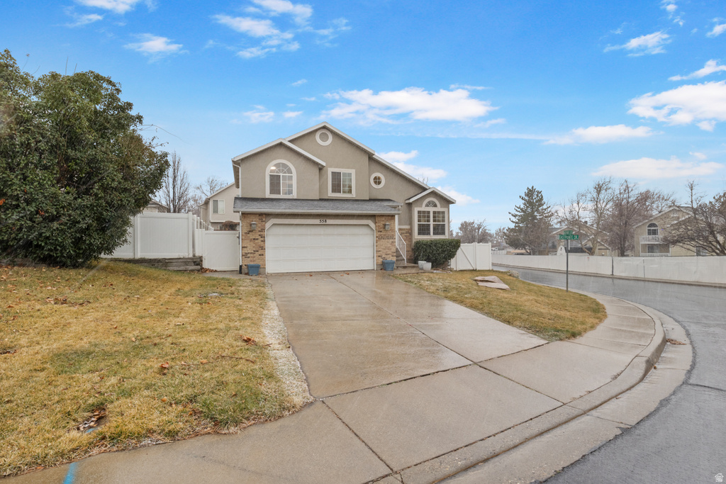 558 EASTPOINTE CIR North Salt Lake, UT 84054