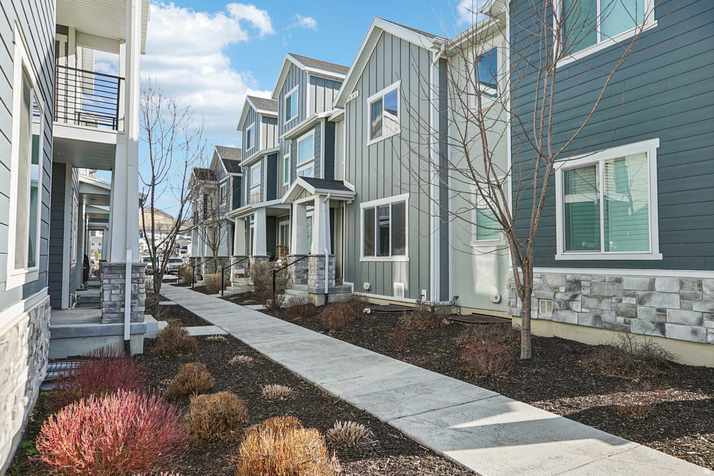 15134 S WILD HORSE WAY Bluffdale, UT 84065