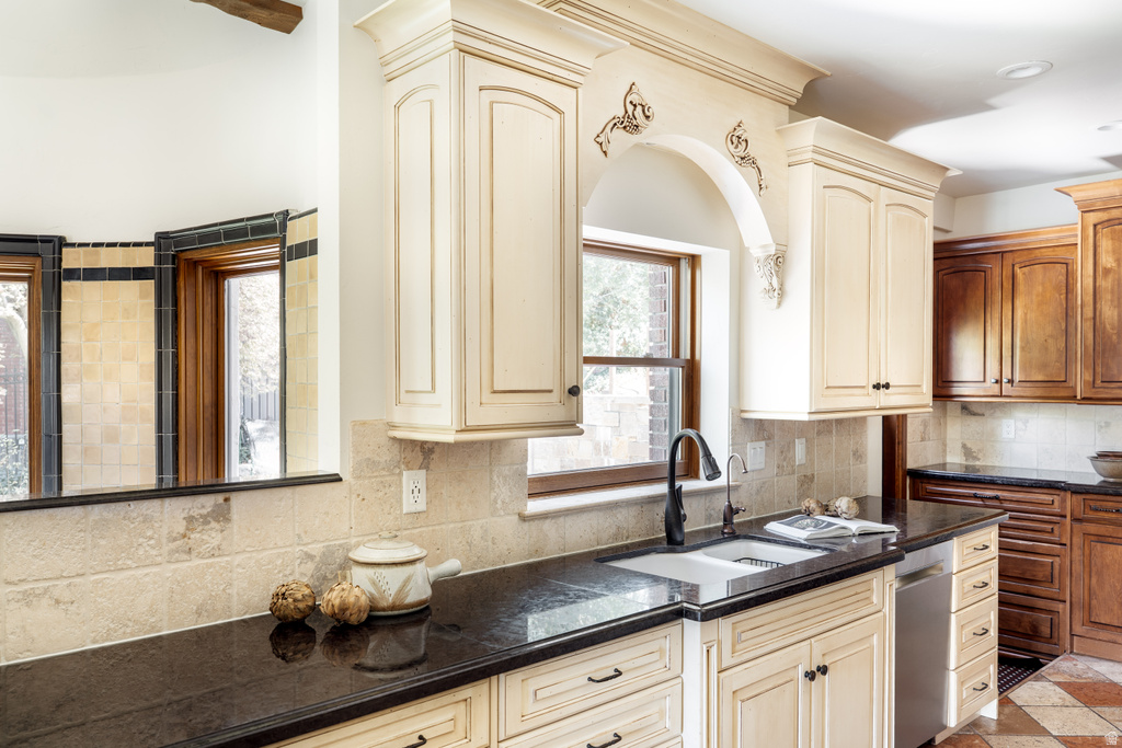 1306 E HARVARD AVE Salt Lake City, UT 84105