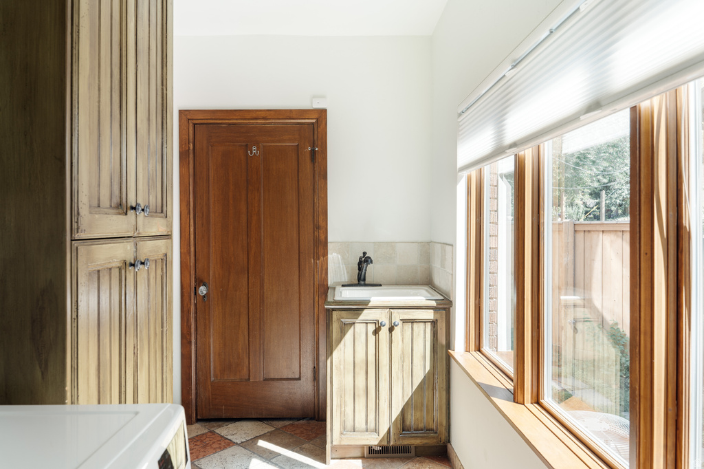 1306 E HARVARD AVE Salt Lake City, UT 84105