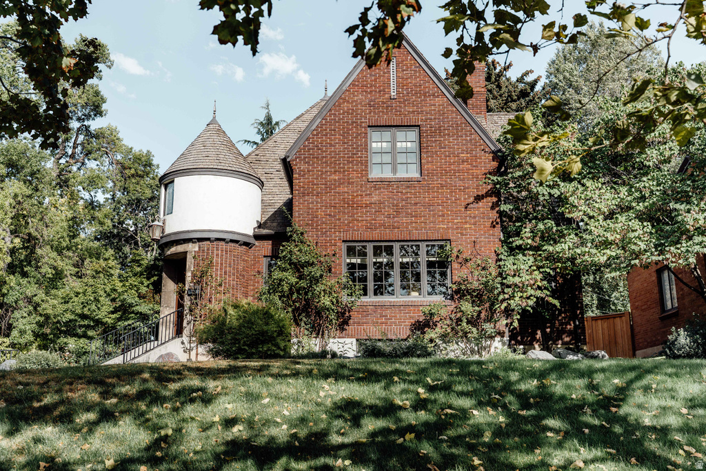 1306 E HARVARD AVE Salt Lake City, UT 84105