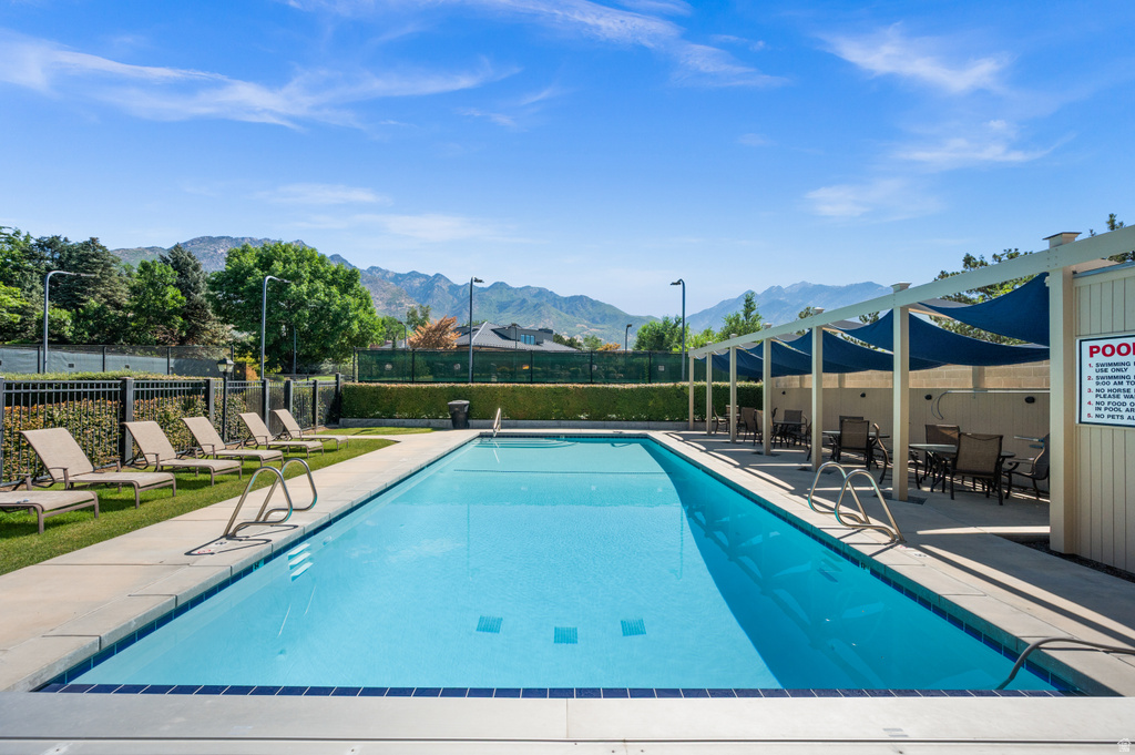 2321 E WRENHAVEN LN Salt Lake City, UT 84121