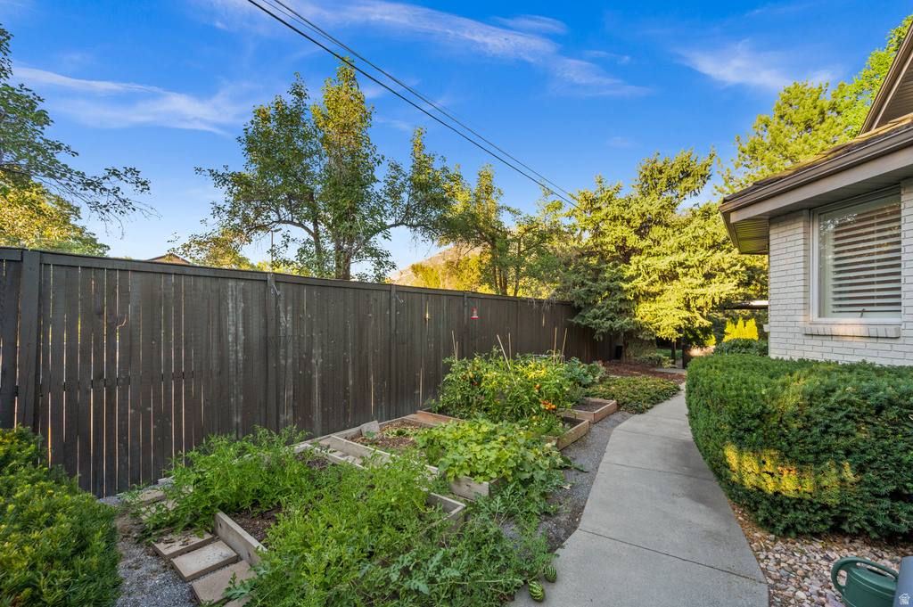 2321 E WRENHAVEN LN Salt Lake City, UT 84121