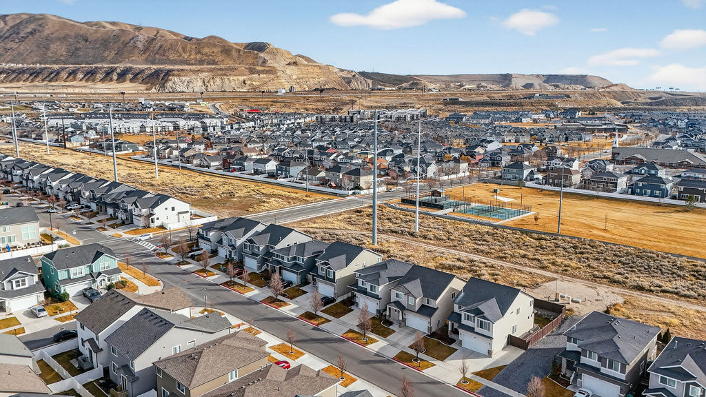 1029 W COYOTE GULCH WAY Bluffdale, UT 84065