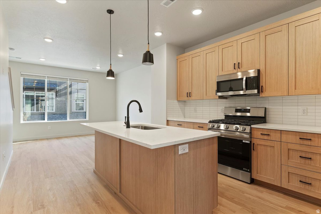 820 W IVYWELL LN #216 North Salt Lake, UT 84054