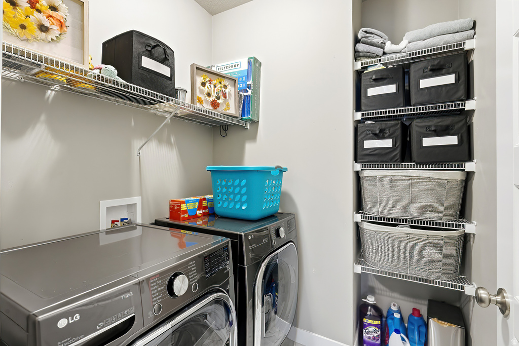 8163 S OAKRIDGE PARK DR West Jordan, UT 84081