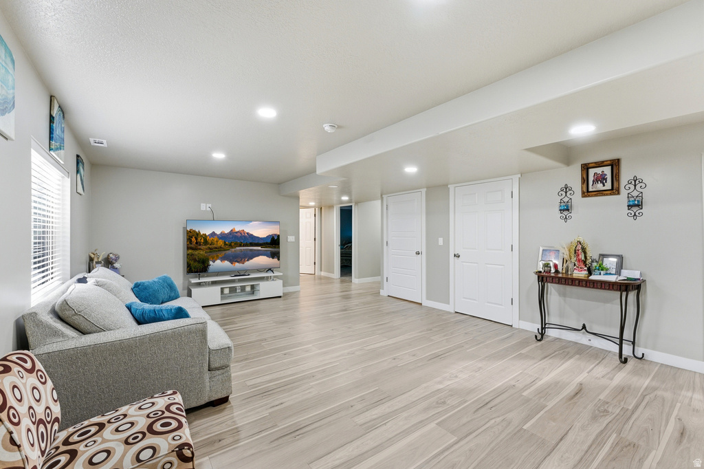 8163 S OAKRIDGE PARK DR West Jordan, UT 84081