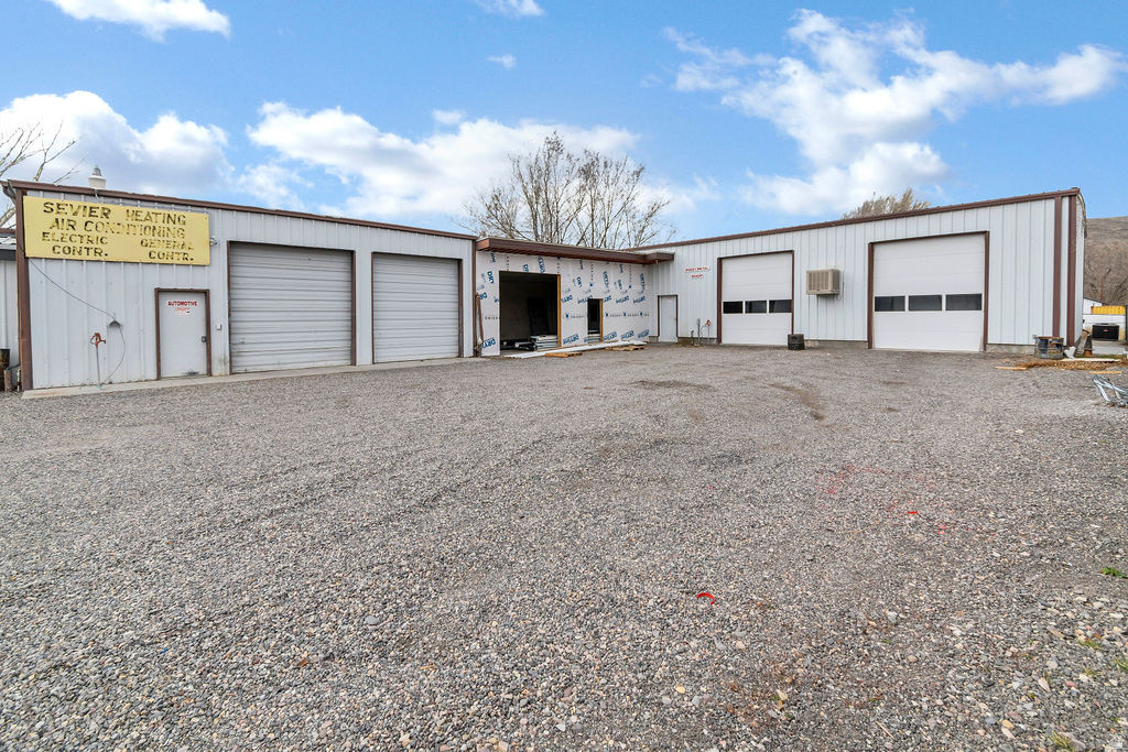 46 S CENTER ST photo 5