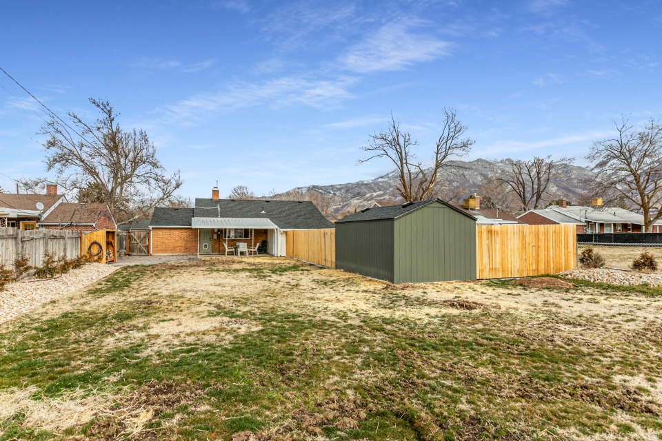 595 BEN LOMOND AVE South Ogden, UT 84403