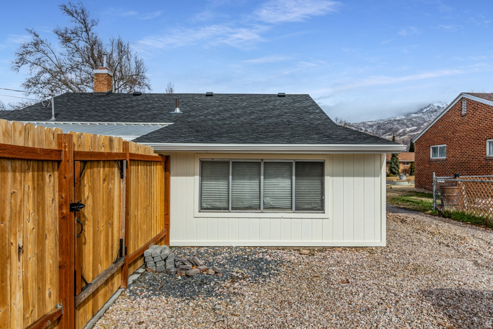 595 BEN LOMOND AVE South Ogden, UT 84403