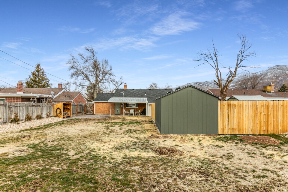 595 BEN LOMOND AVE South Ogden, UT 84403