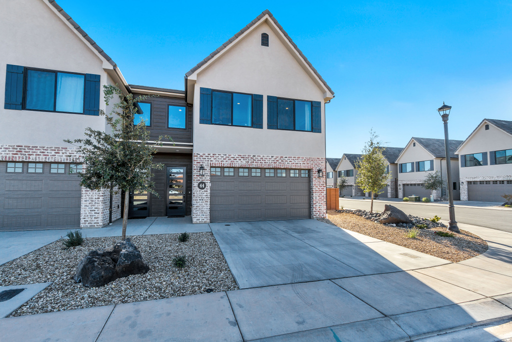 2420 SAGE DR #44 Santa Clara, UT 84765