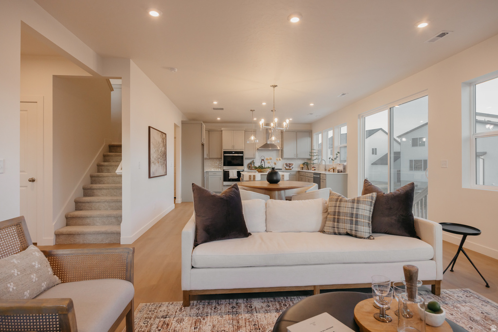 5215 S PARAMOUNT DR Riverdale, UT 84405