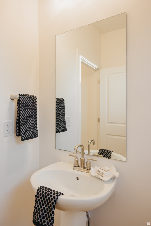 5215 S PARAMOUNT DR Riverdale, UT 84405