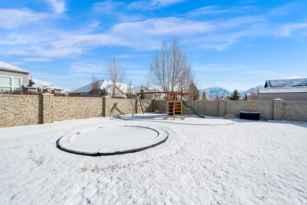 2098 W NICHOLAS FARM LN South Jordan, UT 84095