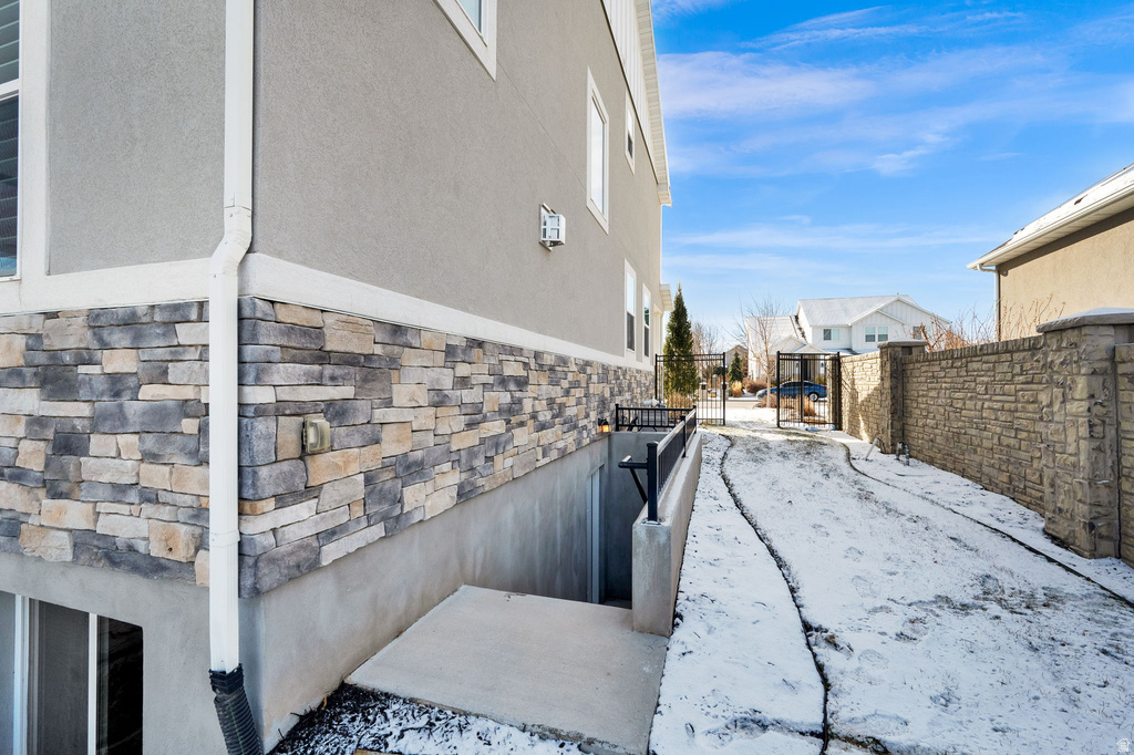 2098 W NICHOLAS FARM LN South Jordan, UT 84095