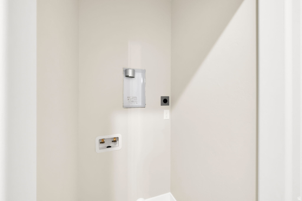 2098 W NICHOLAS FARM LN South Jordan, UT 84095