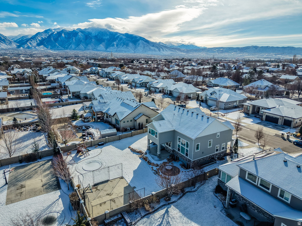2098 W NICHOLAS FARM LN South Jordan, UT 84095
