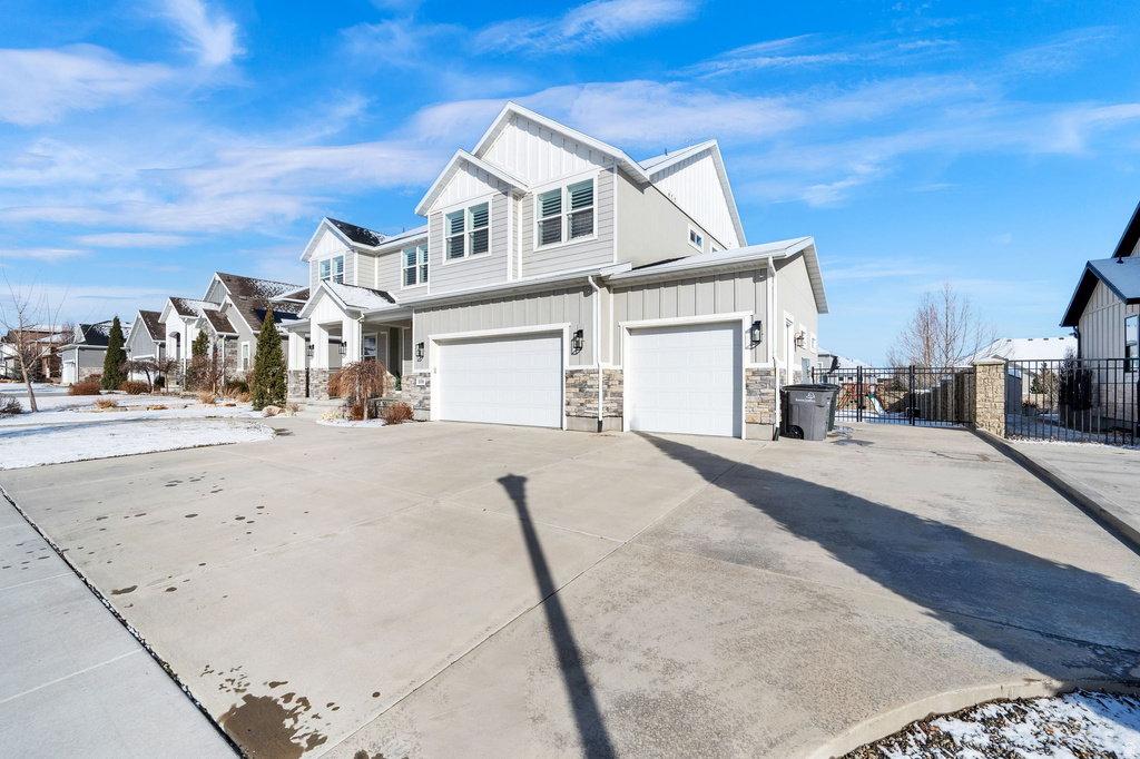 2098 W NICHOLAS FARM LN South Jordan, UT 84095