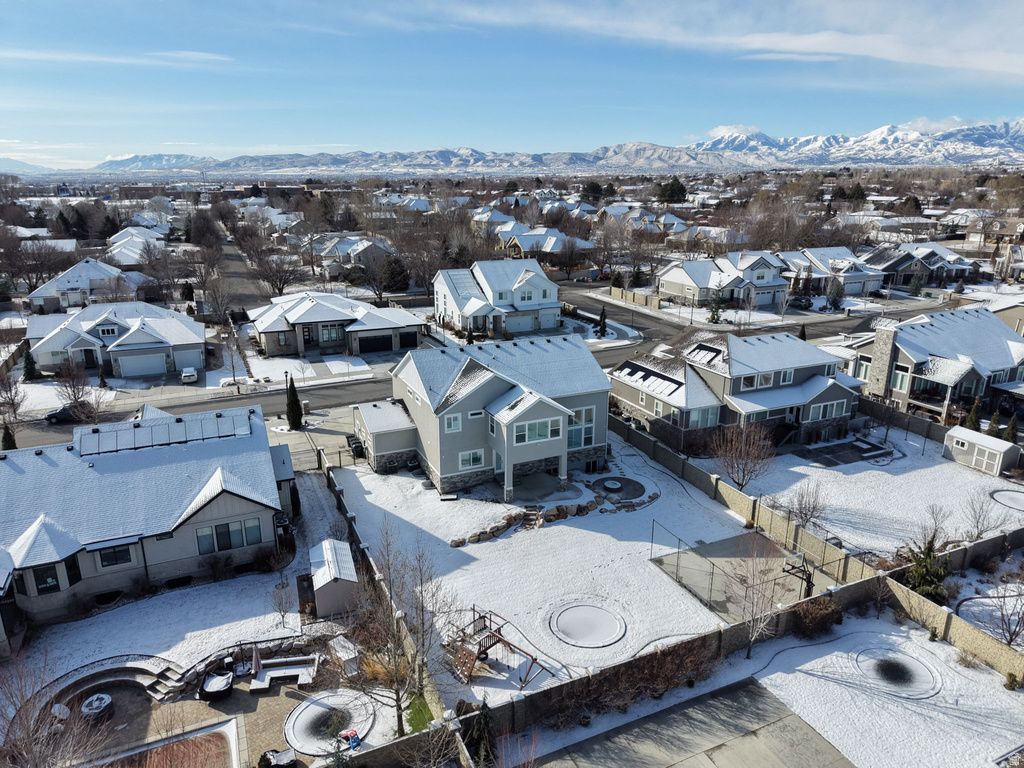 2098 W NICHOLAS FARM LN South Jordan, UT 84095