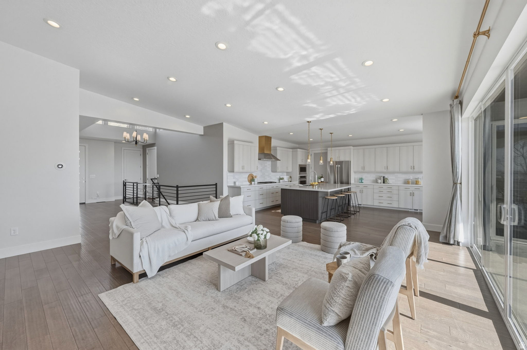 68 E COLUMBUS CT Salt Lake City, UT 84103