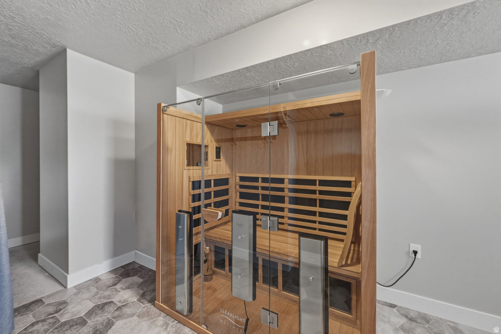 68 E COLUMBUS CT Salt Lake City, UT 84103