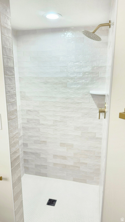 9039 S 1660 E Sandy, UT 84093