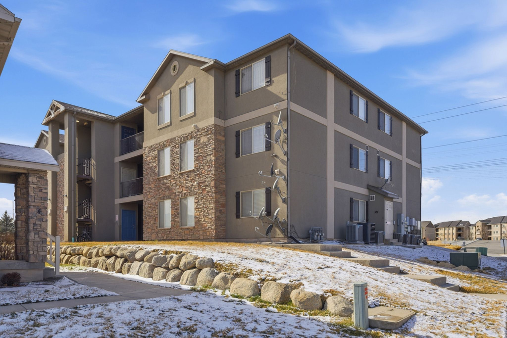 3812 E ROCK CREEK RD #8 Eagle Mountain, UT 84005