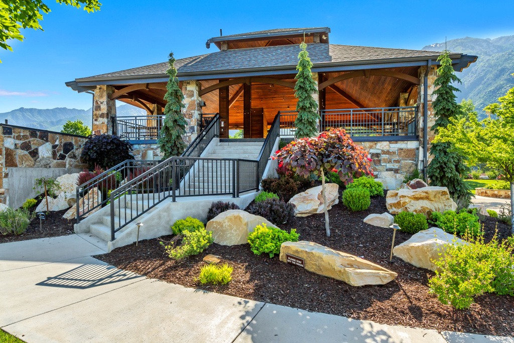 7 ROLLINGWOOD LN Sandy, UT 84092