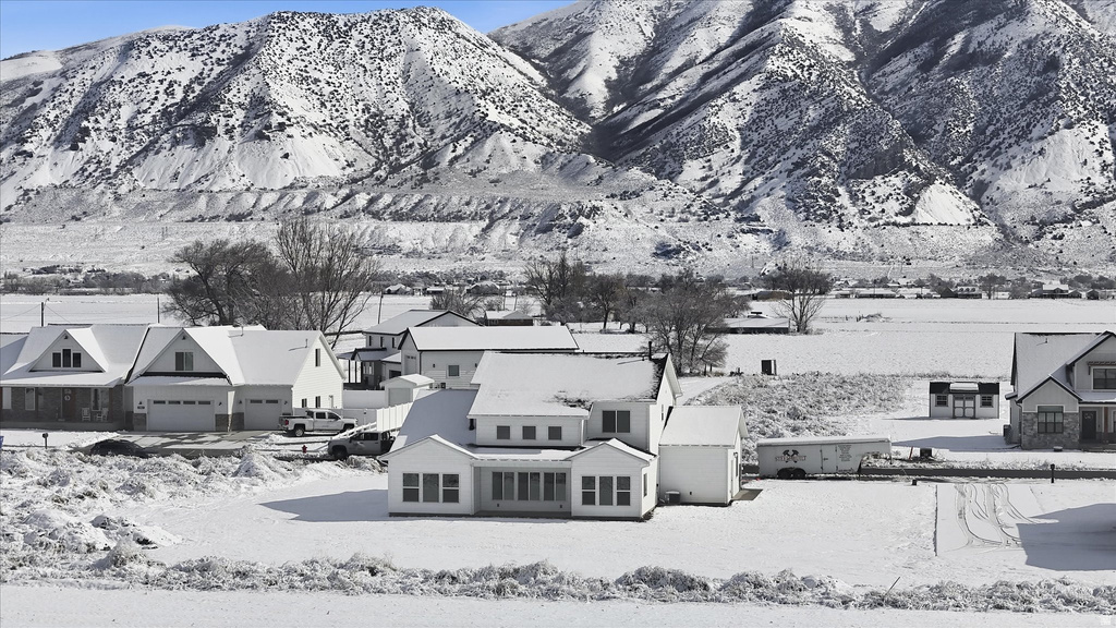 10345 N VISTA LN Elwood, UT 84337