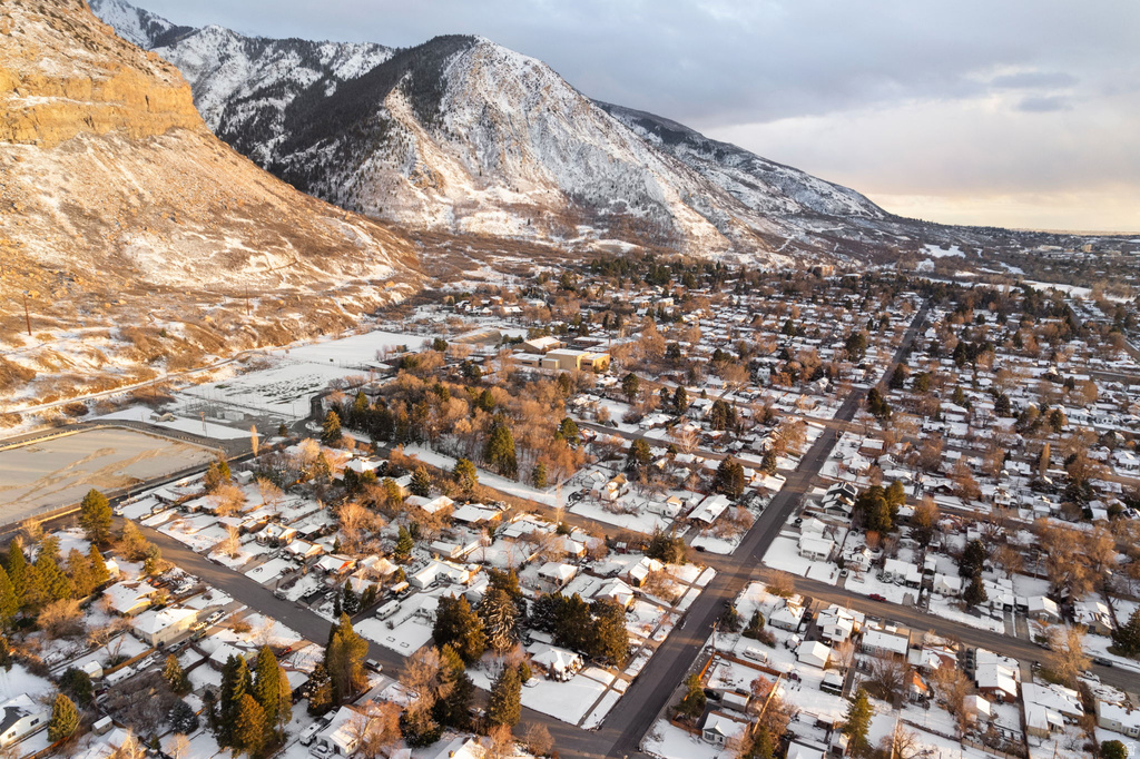 1757 E CAHOON ST Ogden, UT 84401