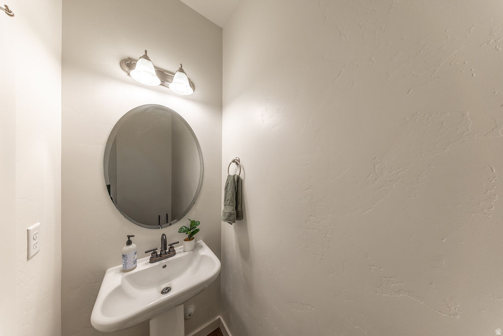 292 W 680 N Centerville, UT 84014