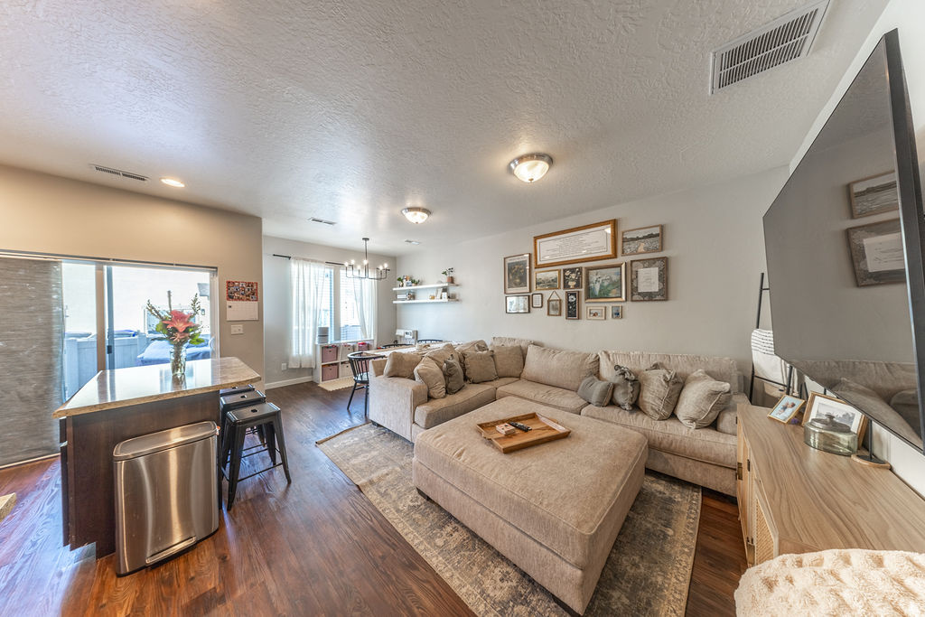 292 W 680 N Centerville, UT 84014