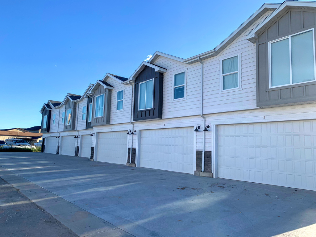 150 W SEASONS LN #4 Garden City, UT 84028