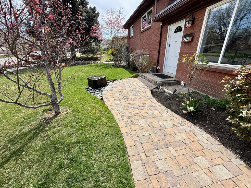 6784 S 1530 E Cottonwood Heights, UT 84121