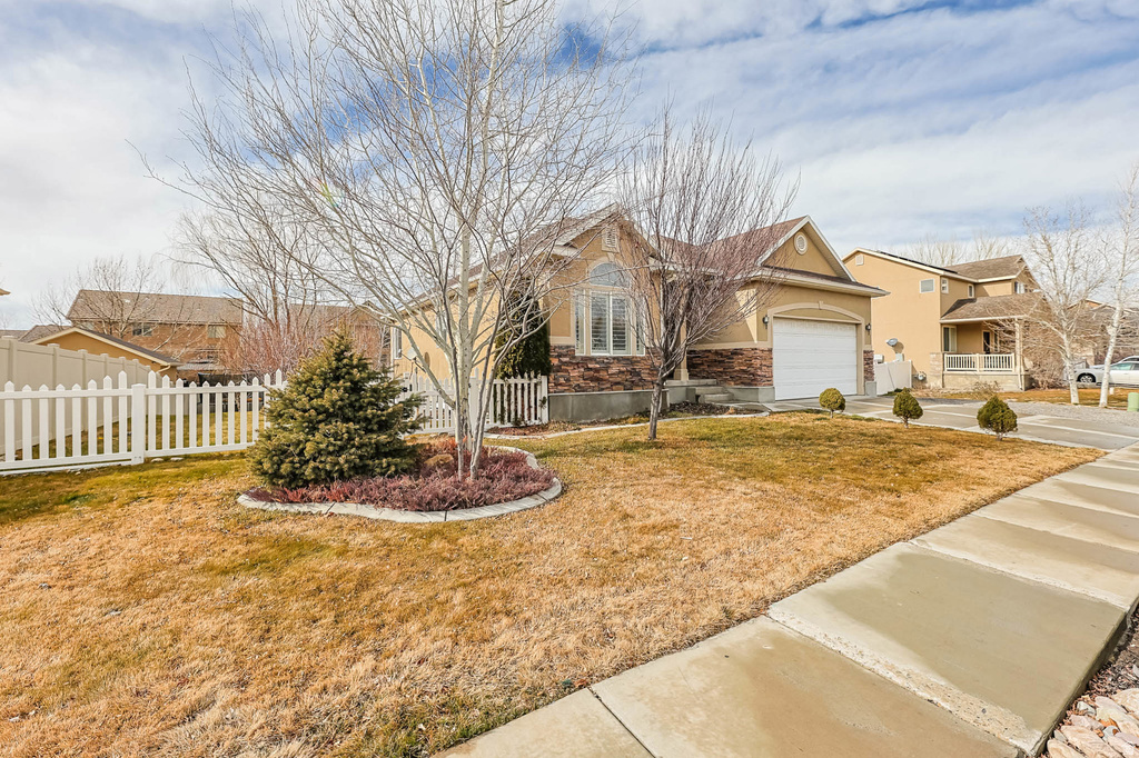 5757 N MAST LN Stansbury Park, UT 84074