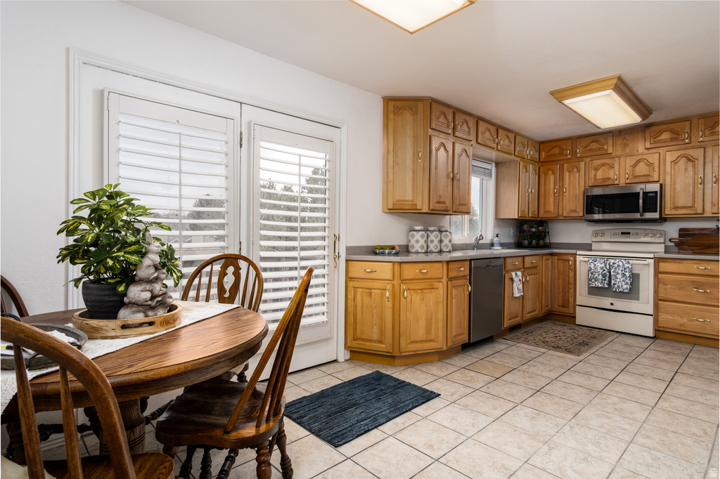 1482 E WATERS LN Sandy, UT 84093