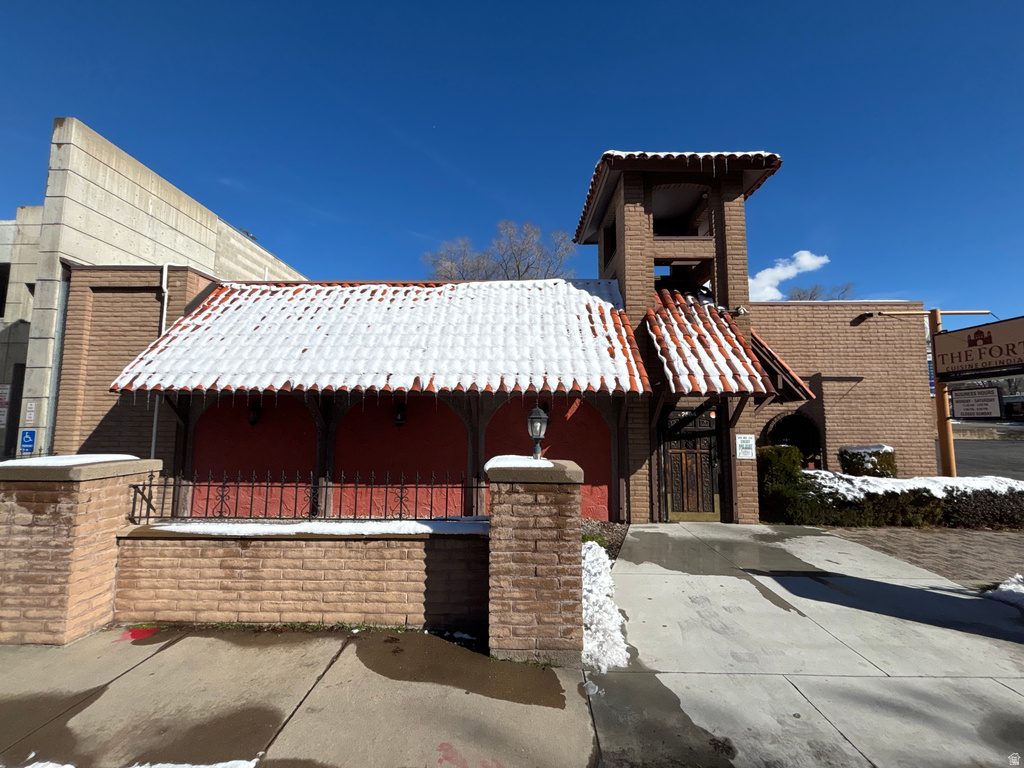 2564 OGDEN AVE photo 2