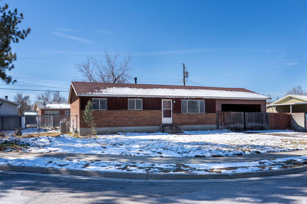 1092 E PLATINUM WAY Sandy, UT 84094