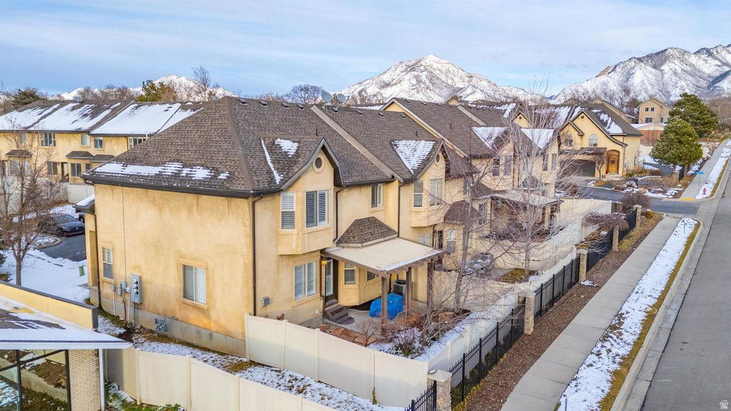 1842 E ROUEN CIR Holladay, UT 84117