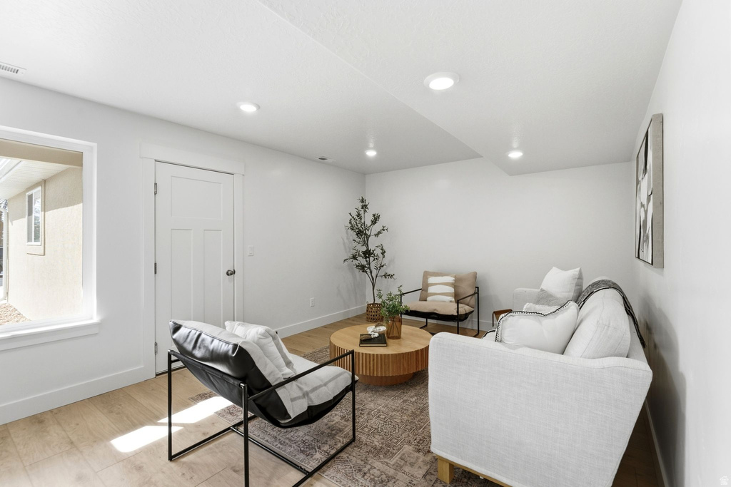 1621 N ANGEL ST Layton, UT 84041