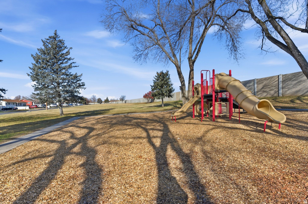 1621 N ANGEL ST Layton, UT 84041