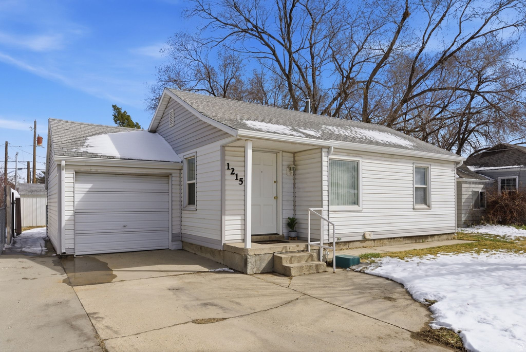 1215 S STEWART ST Salt Lake City, UT 84104