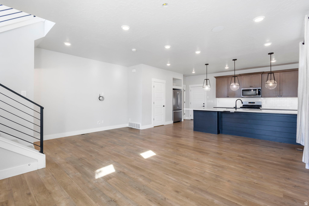 186 S RIVERSIDE DR Saratoga Springs, UT 84045