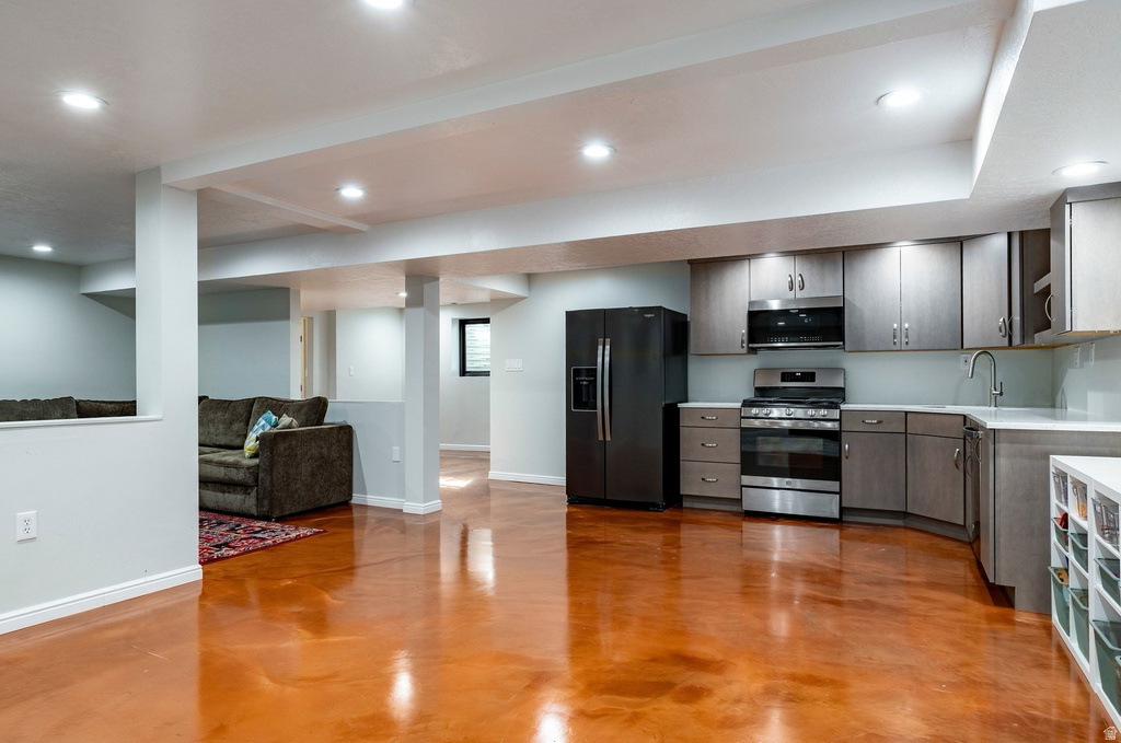 323 N FAIRFAX CIR Salt Lake City, UT 84103