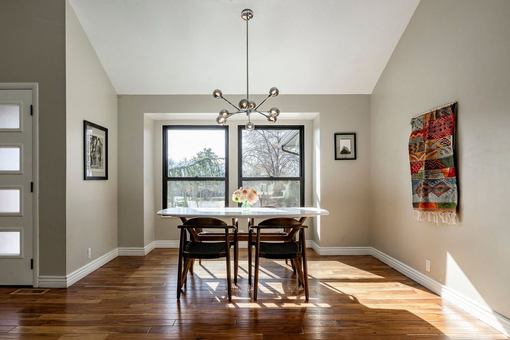 323 N FAIRFAX CIR Salt Lake City, UT 84103